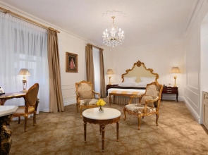 Отель The Plaza