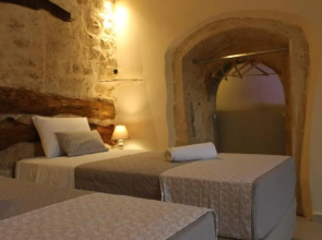Stone Villa with swimming pool-BBQ!