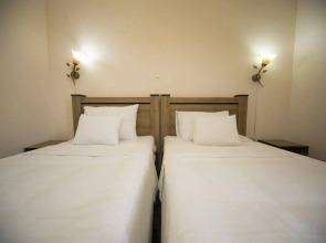 Отель Log Inn Boutique