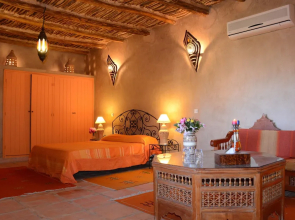 Riad Ain Khadra Khadra