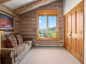 Pine Inn at Trail's End Lodge - Three Bedroom Residence with Spa #1 3 Condo