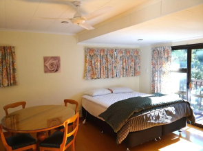 97 Chalet Cres