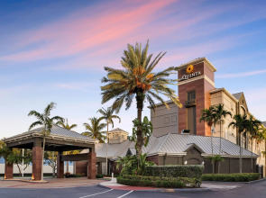 La Quinta Inn & Suites by Wyndham Miami Airport West