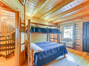 Cozy Mountain Condo Across From Snow King Ski Mtn!