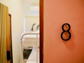 Room 8: Colorful Crash Pad Near Cerra Art