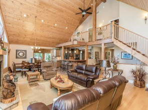 Stewart Lake Retreat A Gorgeous Beachfront Lakehouse With all the Bells & Whistles!