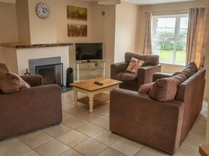 House 3 Dingle Manor Remarkable 3-bed House