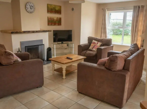 House 3 Dingle Manor Remarkable 3-bed House