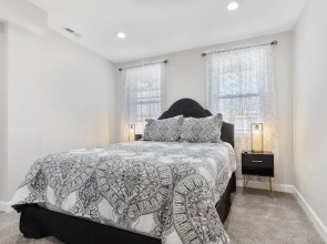 Charm City Homestay In Washington Village