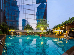 DoubleTree by Hilton Guangzhou-Free Shuttle Bus to Canton Fair Complex & Overseas Buyer Registration Services during Canton Fair Period