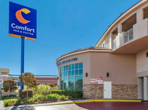 Comfort Inn & Suites Near Universal - N. Hollywood - Burbank