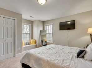 Pet-friendly Atlanta Home: 9 Mi to Downtown!