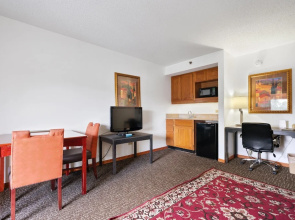 Chicago Club Inn Suites