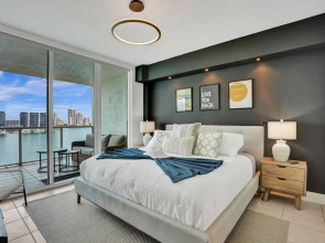 Marina bay Sunny Isles 1005