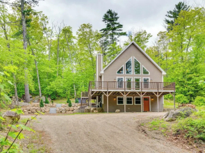 Ski, Hike & Fish: Chalet w/ Hot Tub in Conway
