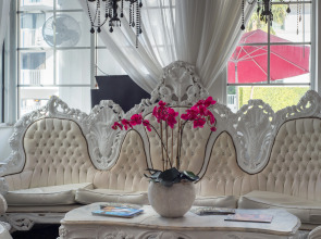 Posh South Beach Hostel