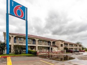 Motel 6 San Antonio, Tx - Frost Bank Center