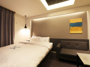 M7 hotel