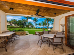 Luxury Ocean Front 2 BR and 3 baths for 6 Villa at the Palms Flamingo!