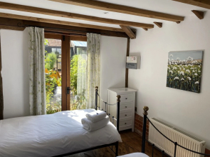 Brundish, Suffolk Barn, 2 Bed Idyllic 6 Acres