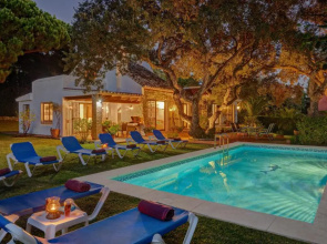 Villa with private pool and garden in Marbella
