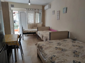 NIKOS HOUSE studio 2 παραλια Οφρυνίου