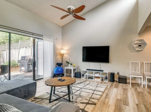 Pet-friendly Raleigh Townhome Near Medical Centers