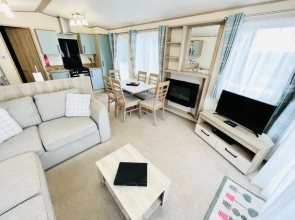 Luxury 2 Bedroom Caravan MC35, Shanklin, Isle of Wight