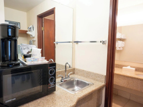 Ramada By Wyndham Tukwila Southcenter