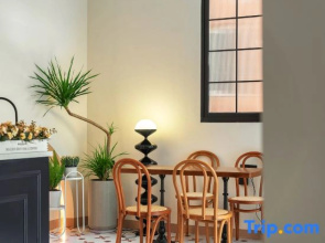 Salut Café Homestay
