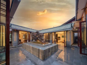 Xinzhu Light and Shadow Designer's Light Luxury Guesthouse