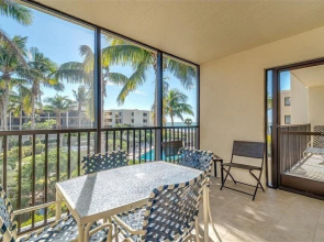 Sea Oats 242 2 Bedroom Condo by RedAwning