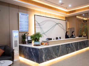 Lili Orange Light Luxury Hotel