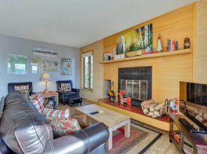 Heated Pool Access + Near Skiing: Colorado Retreat
