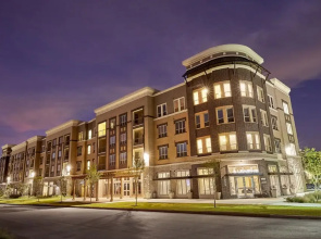 Downtown River Apartments by Barsala