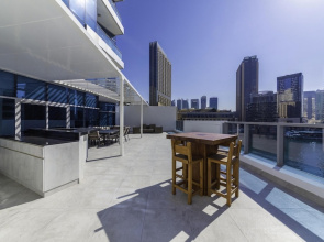 Stunning 3-floor Villa w Impressive Marina Views