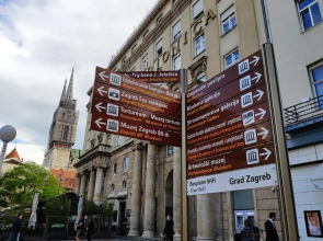 "Shine"Apartment-right on the Main Square 2BDR New Historic Property