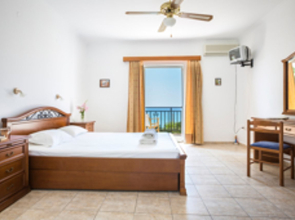 Stefanos Studios.. Above the beach of Lourdas