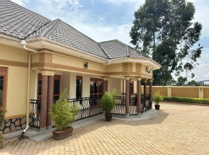 Makanga Hill Suites