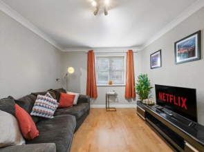 Modern Warwick Apartment, Sleeps 3, Claverdon House