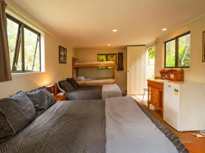 At Cathedral Cove - Hahei Holiday Home