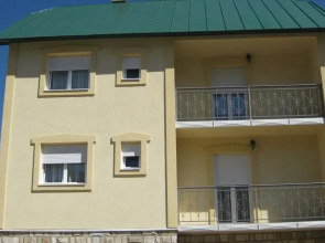 Apartments Šarović