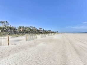 Walk to Beach: Hilton Head Island Resort Gem