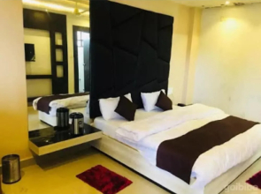 Khalsa Lake View Resort
