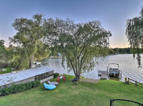 Cozy Lakefront Lapeer House w/ 2 Paddle Boats!