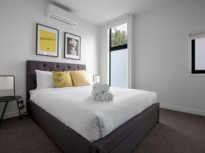 Elegant Stylish Living@mooneeponds Wifi/parking