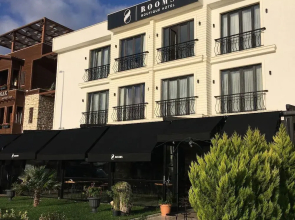 8 Rooms Hotel