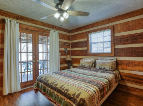 Creekside Memories - 2 Bedrooms, 2 Baths, Sleeps 6 Cabin by RedAwning