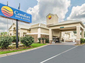 Comfort Inn & Suites Greenwood near University