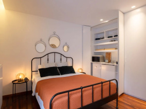 Phaedrus Living: City Luxury Flat Mavromichali